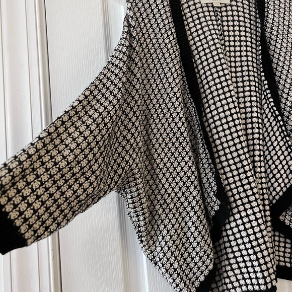 Ann Taylor LOFT sweater. Great transitional piece. Size xsmall - Picture 3 of 8